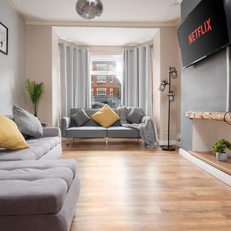 Modern & Spacious - Pool Table - Free Parking - Sleeps 10 Manchester Exterior photo