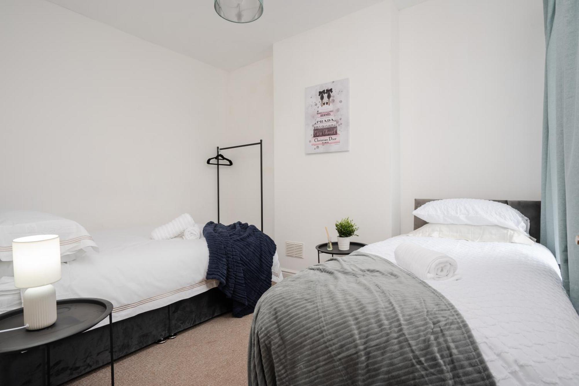 Modern & Spacious - Pool Table - Free Parking - Sleeps 10 Manchester Exterior photo