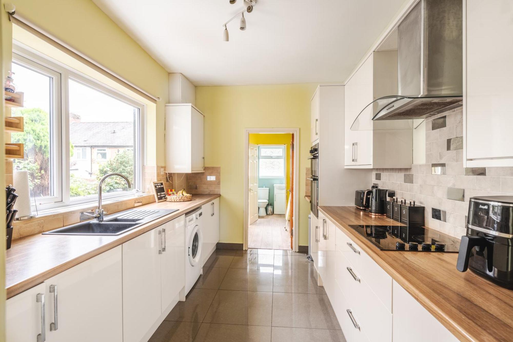 Modern & Spacious - Pool Table - Free Parking - Sleeps 10 Manchester Exterior photo